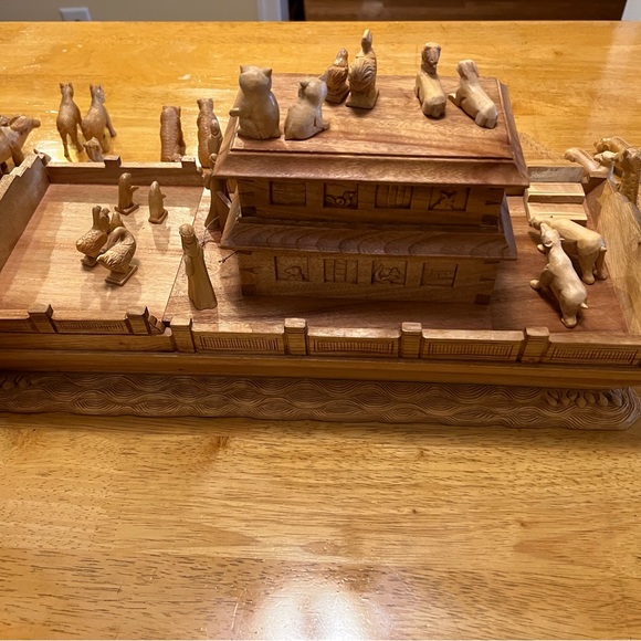 Noah’s Ark- hand carved wood- over 50 pieces - Picture 5 of 5